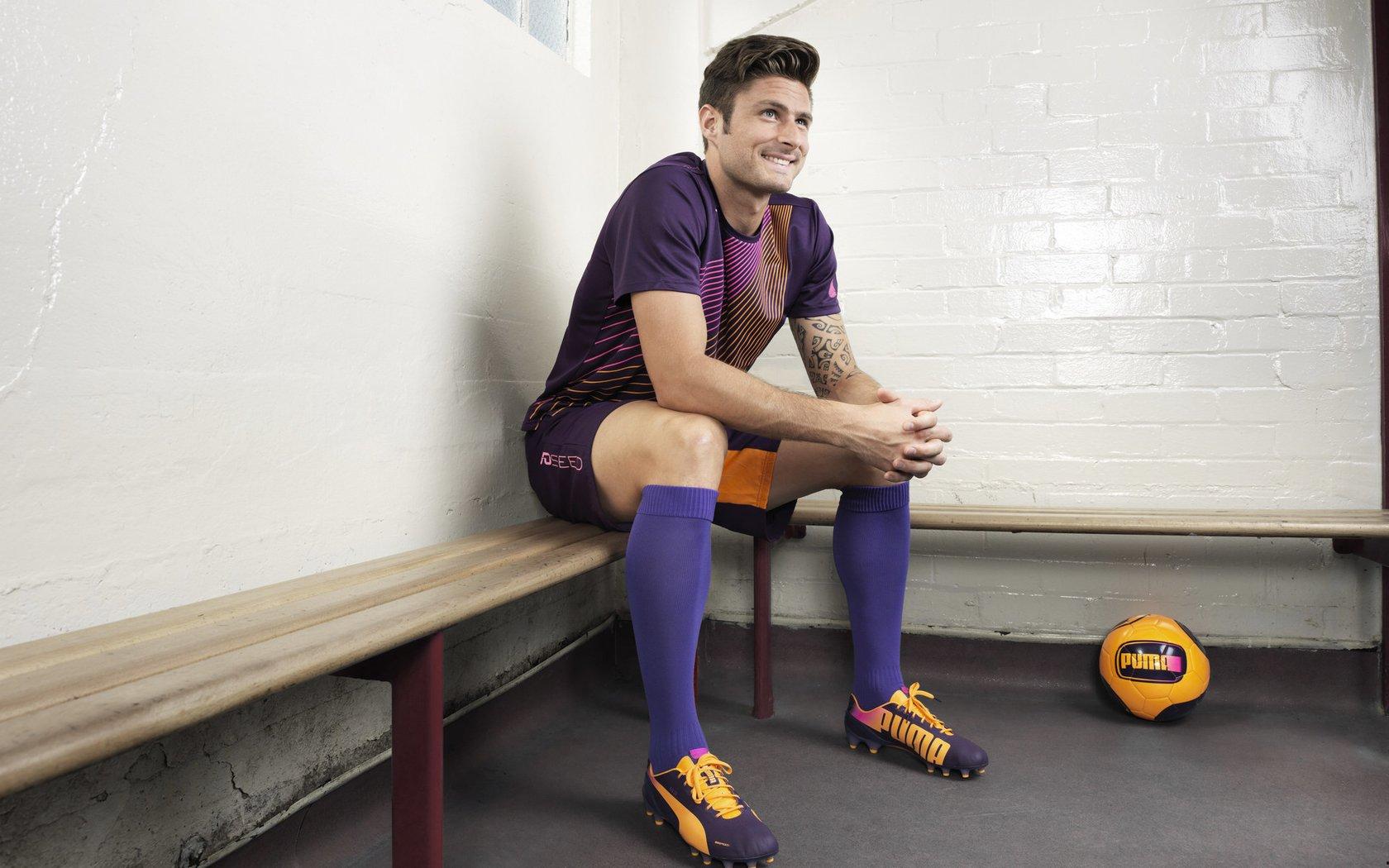 从绿茵场到地产王国,前切尔西利物浦球星约翰逊的转型之路