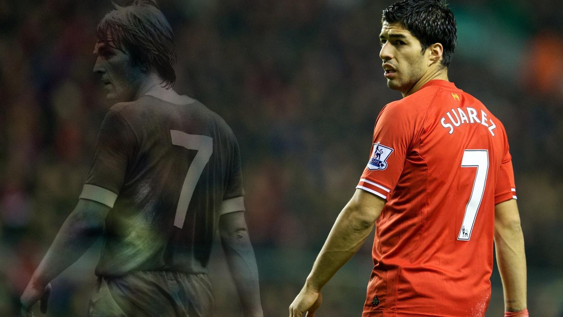 阿联社交媒体分享爱子周岁萌照 球迷暖心祝福,父子同款笑容传承运动家风范